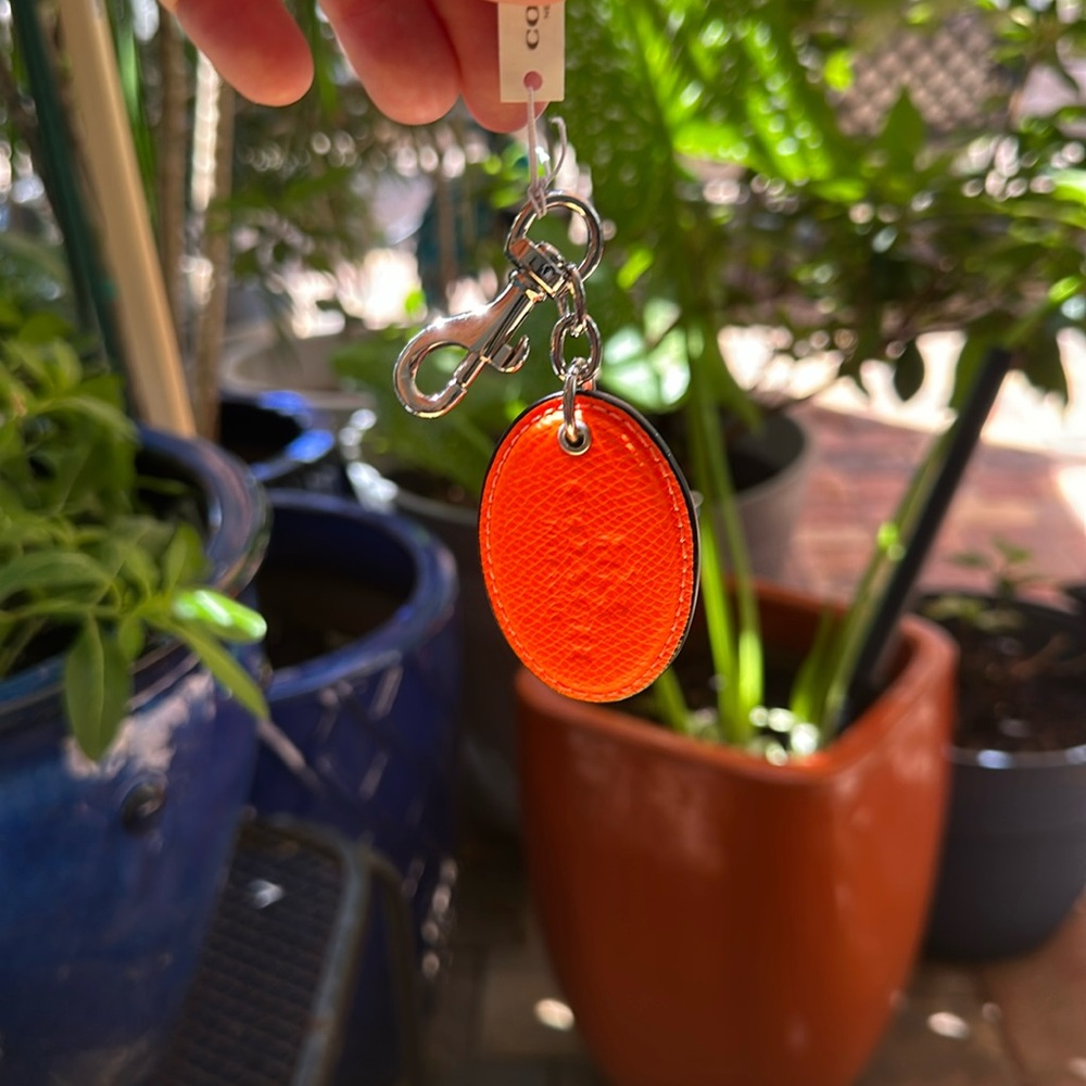 Coach Signature Leather Oval Orange Neón Fob - Picture 5 of 6